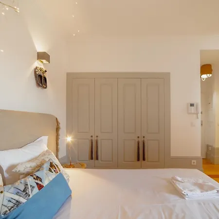 Downtown Modern With Terrace By Vacationy * Porto