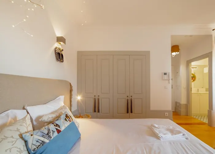 Downtown Modern With Terrace By Vacationy * 波尔图