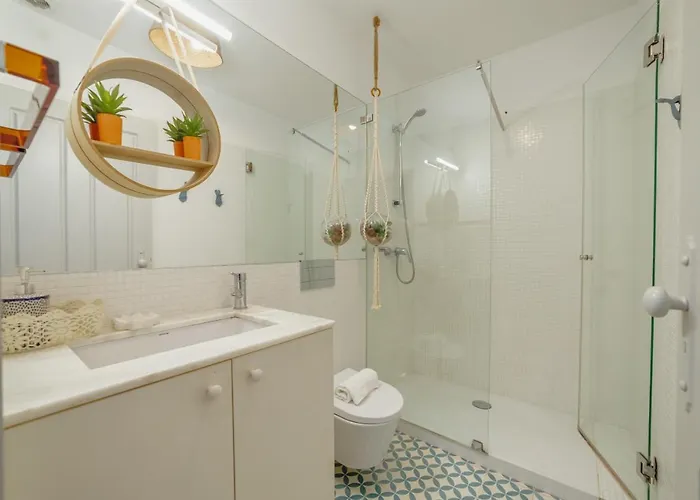 Downtown Modern With Terrace By Vacationy * 波尔图