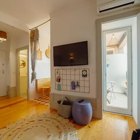 아파트 Downtown Modern With Terrace By Vacationy *